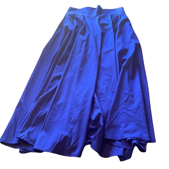 Dresses & Skirts - Size large pretty skirt!